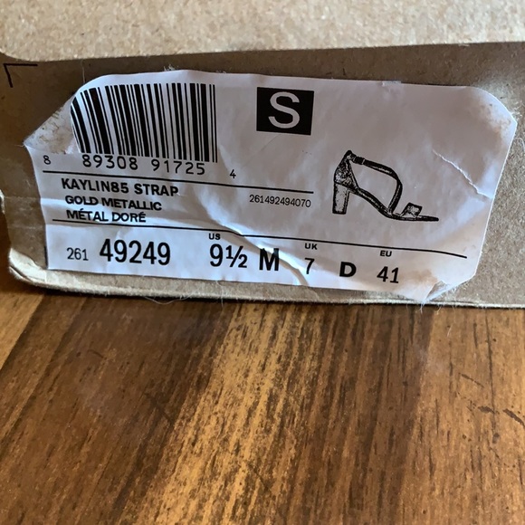 Clarks Women’s Gold Heels Size 9.5 - Picture 8 of 8